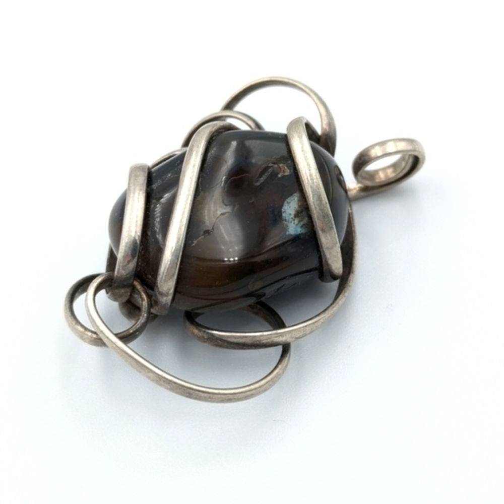 Flat-wire wrapped stone pendant